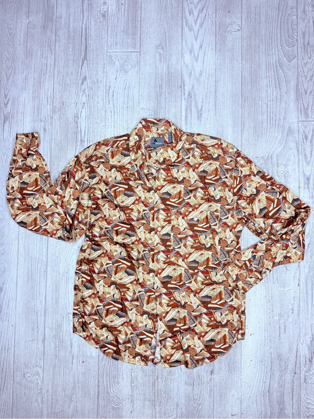Vintage Liz wear medium petit long sleeve button front book print shirt
